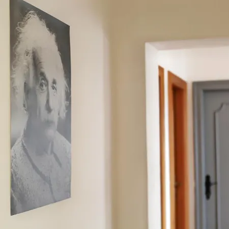 Flower Nahe Bahnhof & Lkh Homestay
